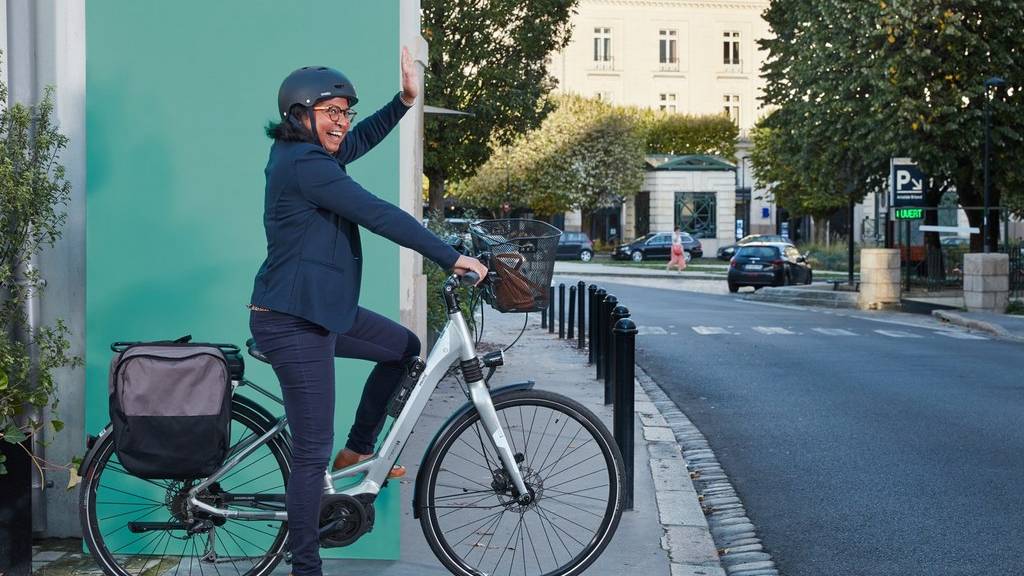 conseillere immobiliere a velo en deplacement urbain transaction nantes mobilite collabora 16x9