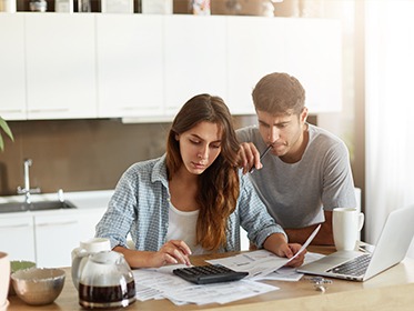 couple consultant dossier achat immobilier cuisine moderne achat nantes energie client 4x3