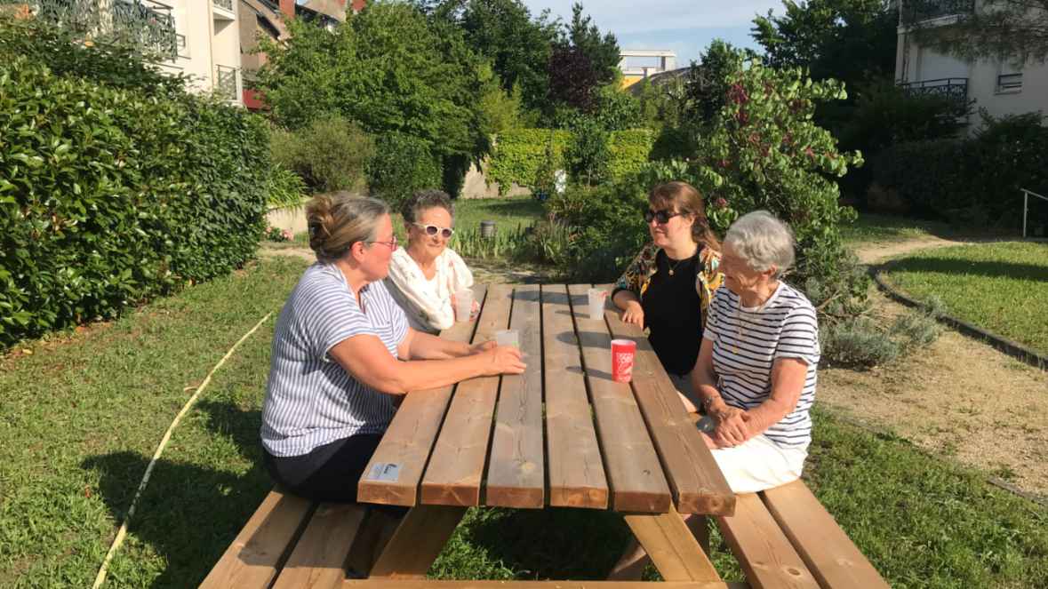 espace exterieur partage et convivial en copropriete copropriete nantes social resident 16x9