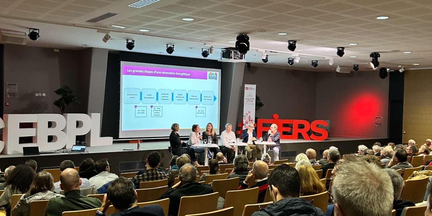 conference immobiliere et renovation energetique en auditorium conseil loire atlantique re 2x1