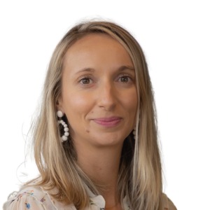 conseillere immobiliere portrait professionnel fond blanc transaction nantes social collab original