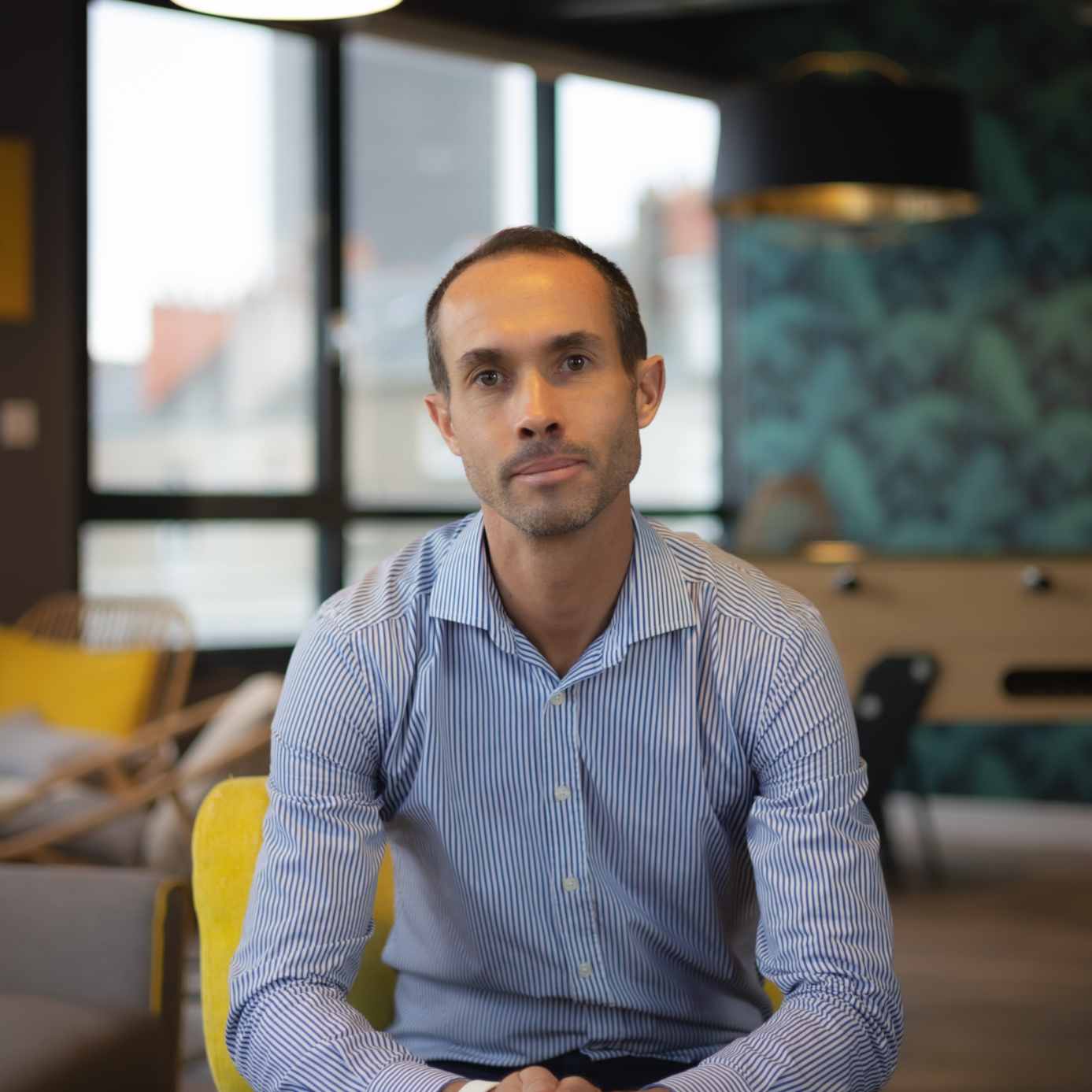 portrait collaborateur agence immobiliere espace coworking transaction nantes social equip 1x1 (1)