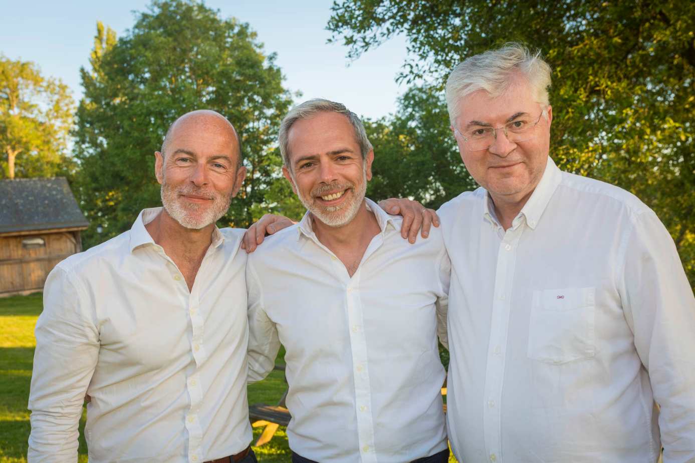 portrait d equipe immobiliere en exterieur transaction nantes social equipe original