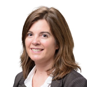 portrait de conseillere en transaction immobiliere transaction nantes social confiance original