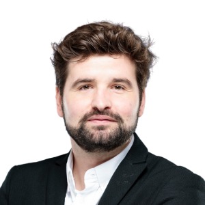 portrait professionnel agent immobilier en costume transaction nantes social equipe original